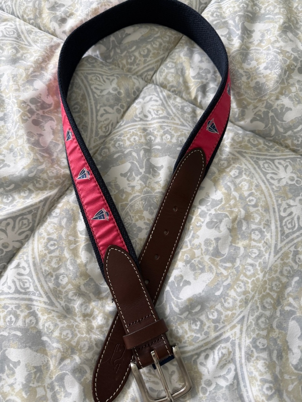 Vineyard Vines Men's Leather Belt with Red Accent size 32